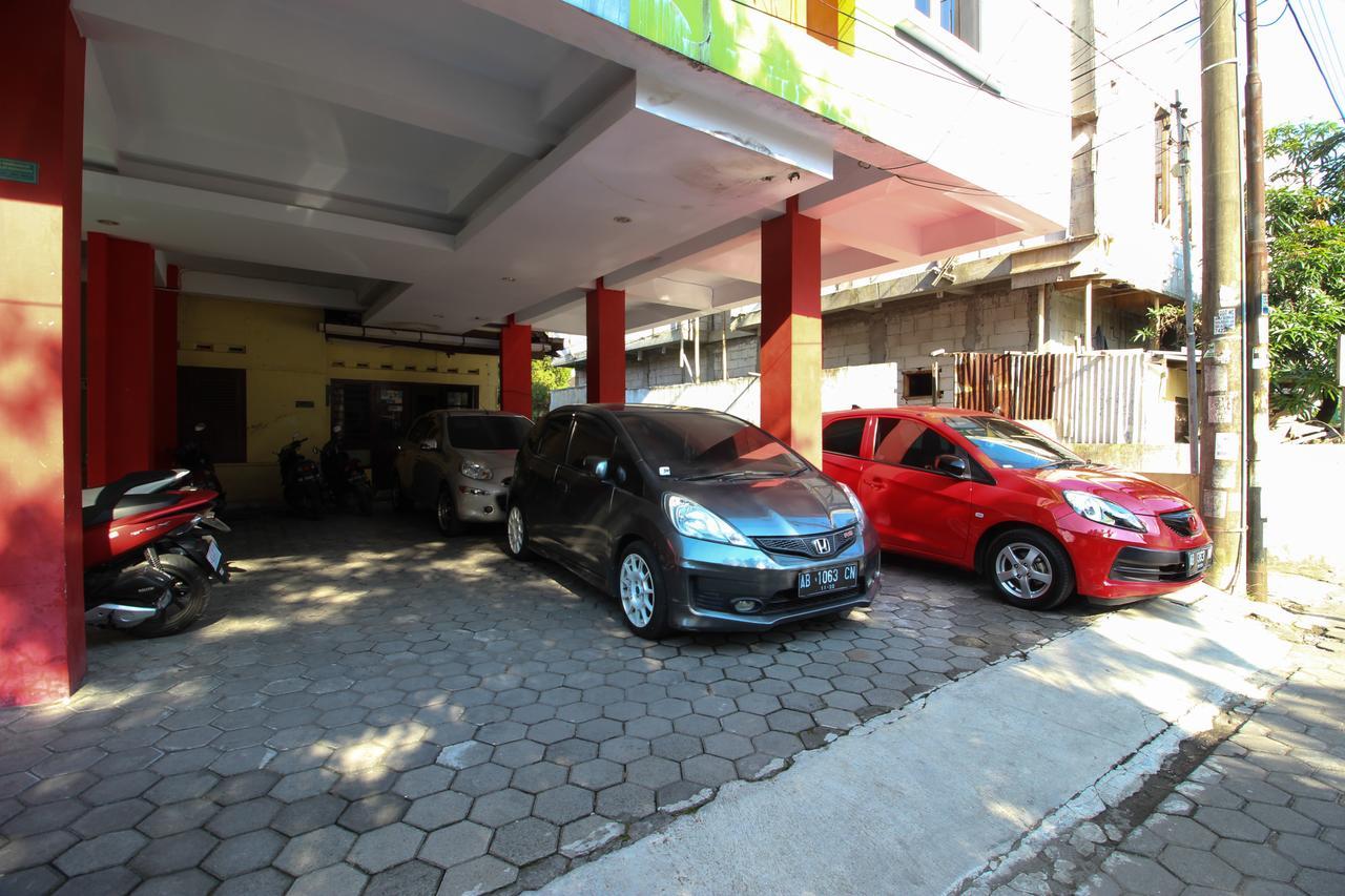 Reddoorz Plus Near Lippo Plaza Jogjakarta Yogyakarta Esterno foto